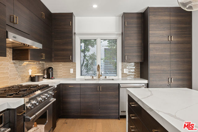 7365 Waring Avenue, Los Angeles CA: https://media.crmls.org/mediaz/fbe2e840-4389-4768-890b-9cf2f5b664fa.jpg