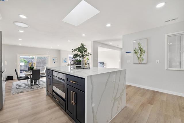 4349 La Cosa Ave, Fremont CA: https://media.crmls.org/mediaz/fbe35497-1734-4fee-8114-53e0299e13f3.jpg
