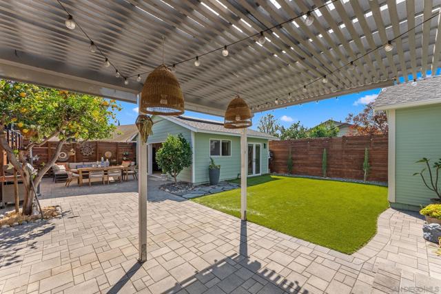 5092 E Mountain View Drive, San Diego CA: https://media.crmls.org/mediaz/fbe35680-2fd4-4a83-a557-7390b9d84802.jpg