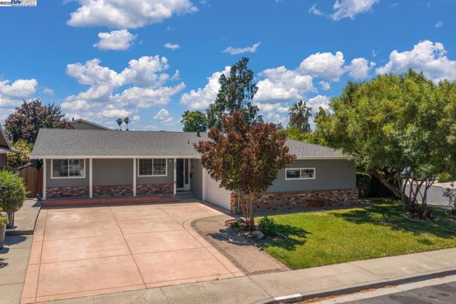 5221 Roxanne Ct, Livermore CA: https://media.crmls.org/mediaz/fbe41f6d-f7d8-4903-9262-60db75de4672.jpg