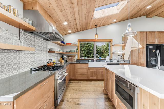 Detail Gallery Image 15 of 47 For 7035 Oxnard Ave, Ventura,  CA 93001 - 2 Beds | 2 Baths