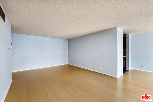 927 North Kings Road, 114 photo 7