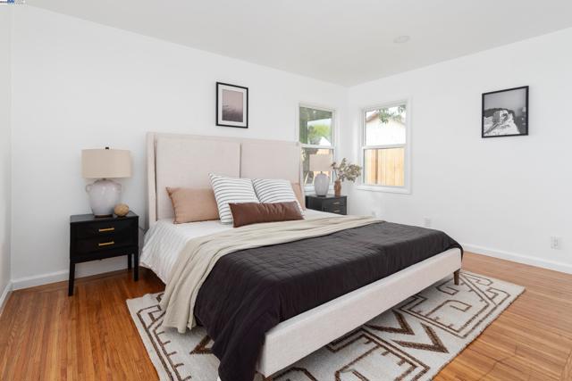 10906 Reposo Dr, Oakland CA: https://media.crmls.org/mediaz/fbe54926-01be-409f-a950-96e79455ba74.jpg