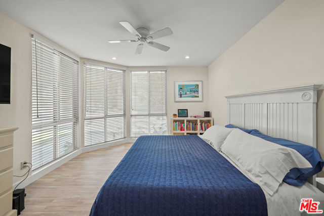 8530 Holloway Drive, West Hollywood CA: https://media.crmls.org/mediaz/fbe59a85-ace9-4667-96fd-3af46ac011d3.jpg