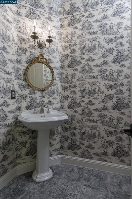 5427 Blackhawk Dr, Danville CA: https://media.crmls.org/mediaz/fbe65ce8-bd1a-496c-b155-3c95941d58e2.jpg