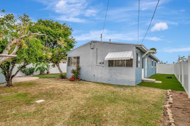 834 Oaklawn Ave A&B, Chula Vista CA: https://media.crmls.org/mediaz/fbe6d8ac-5c52-45b7-b0cb-a40b4b2f779c.jpg