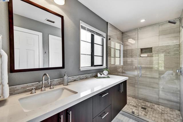 246 Canyon Woods Way, San Ramon CA: https://media.crmls.org/mediaz/fbe739d3-a704-47e6-9b9f-b1b171b94797.jpg