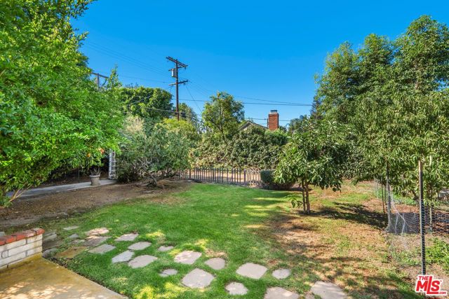 6317 Orion Avenue, Van Nuys CA: https://media.crmls.org/mediaz/fbe7813f-f7bb-460a-93ea-df6bda5a2a72.jpg