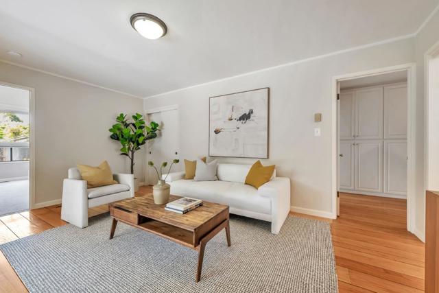 171 E Creek Drive, Menlo Park CA: https://media.crmls.org/mediaz/fbe7b071-9002-4d4a-ac26-607c2fd5aac4.jpg