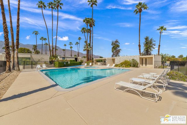 207 Desert Lakes Drive, Palm Springs CA: https://media.crmls.org/mediaz/fbe7eb36-4b3e-464b-8115-2b4a2863db2f.jpg