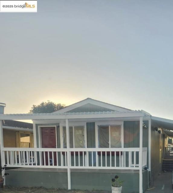 343 Alcott Ct, Bethel Island CA: https://media.crmls.org/mediaz/fbe83497-4ef4-45f5-bb63-ed92892c9d8b.jpg