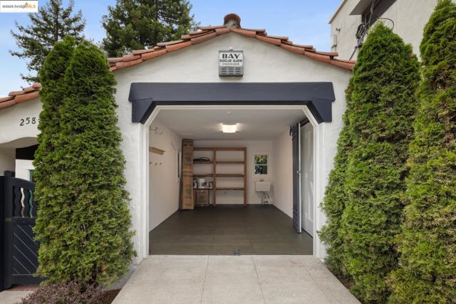 2583 Buena Vista Way, Berkeley CA: https://media.crmls.org/mediaz/fbe85181-246f-43bc-95a0-eb191477db96.jpg