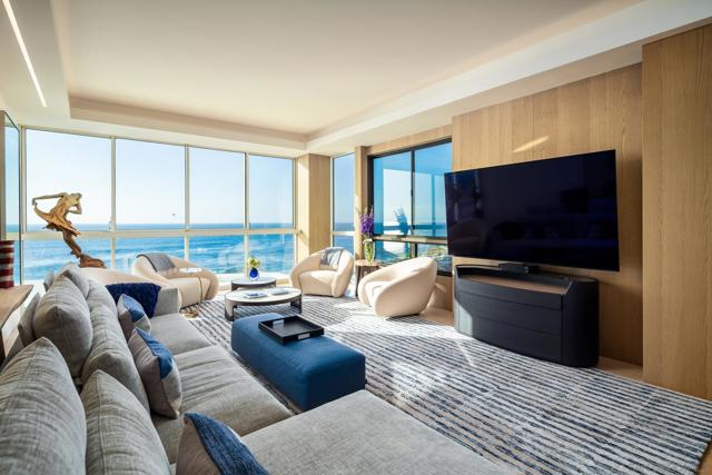 939 Coast Blvd, La Jolla CA: https://media.crmls.org/mediaz/fbe87584-b0d8-4d61-bde3-4bebd6da7550.jpg