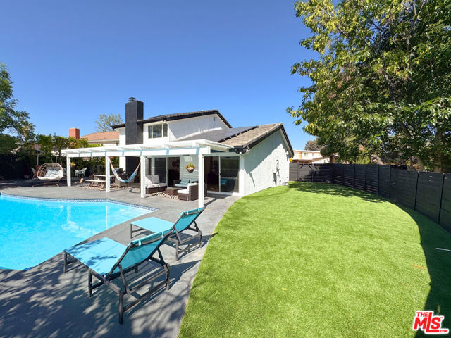 4327 Cezanne Avenue, Woodland Hills CA: https://media.crmls.org/mediaz/fbe8aede-6af8-4923-81b1-964f8054c4ba.jpg