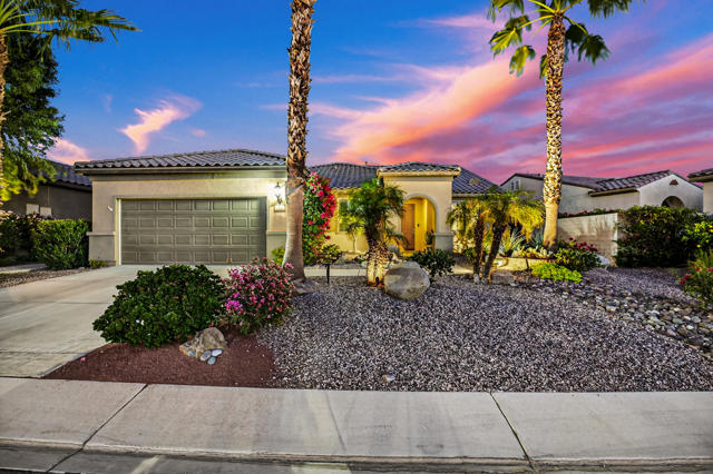 39492 Camino Piscina, Indio CA: https://media.crmls.org/mediaz/fbe8b5f2-1b51-4efb-8c64-4fca5bef9a15.jpg