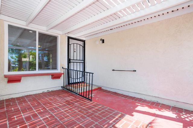 1441 Peacock Blvd, Oceanside CA: https://media.crmls.org/mediaz/fbe8c8bf-f628-48b4-be43-799ceb569c32.jpg