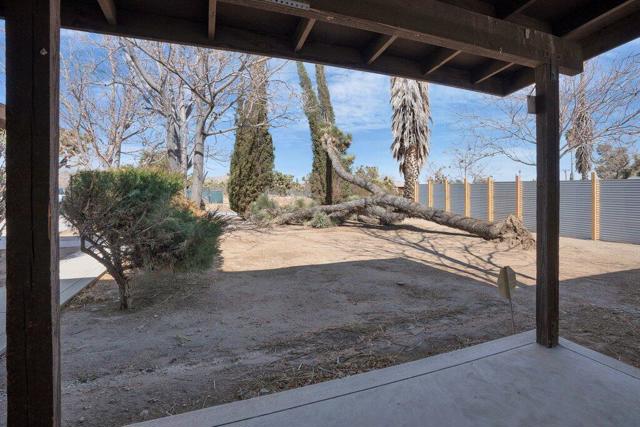57375 Navajo Trail, Yucca Valley CA: https://media.crmls.org/mediaz/fbe99834-c4ba-4daf-80c6-0e4e64ffbf04.jpg