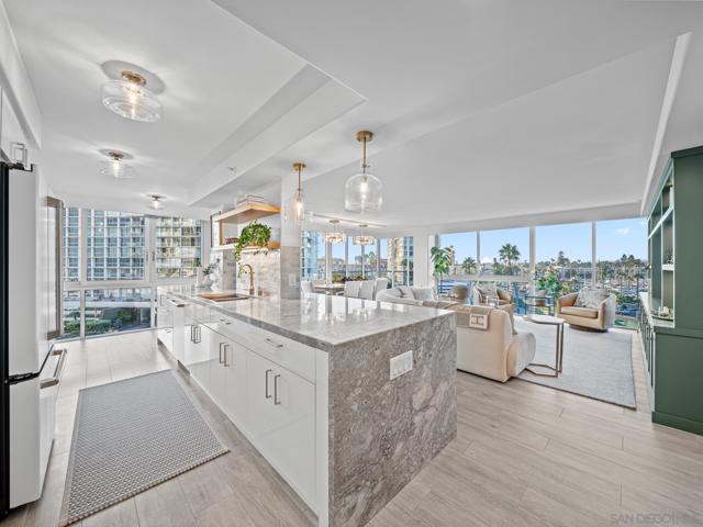 1750 Avenida Del Mundo, Coronado CA: https://media.crmls.org/mediaz/fbe9fa22-90c4-458a-8103-7f5b44933d09.jpg