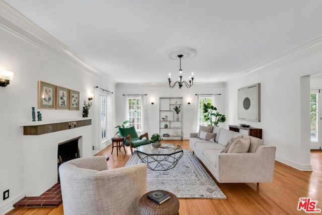 1709 Buckingham Road, Los Angeles CA: https://media.crmls.org/mediaz/fbea679c-9fe4-462f-87c8-6b66d55b9423.jpg