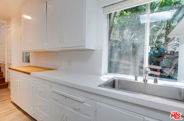 10321 Chrysanthemum Lane, Los Angeles CA: https://media.crmls.org/mediaz/fbeaaef7-cef7-407b-862b-7522fd991285.jpg