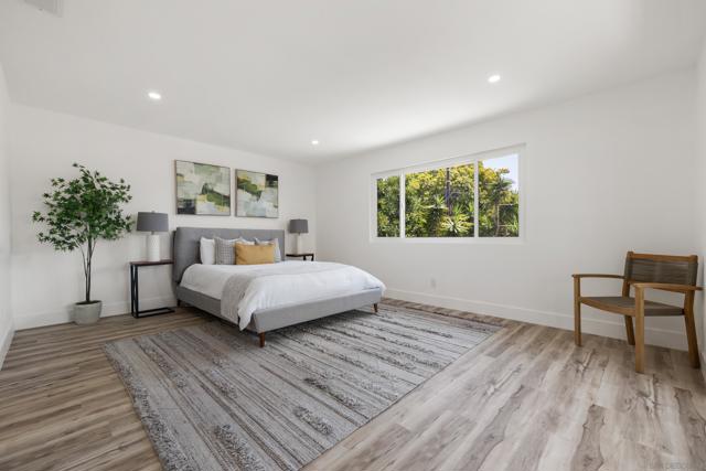2537 Davis Ave, Carlsbad CA: https://media.crmls.org/mediaz/fbeabca5-5da6-4ba9-9950-cb36cba3ccf7.jpg