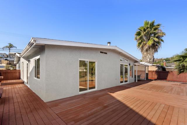 12405 Royal Rd, El Cajon CA: https://media.crmls.org/mediaz/fbeaec22-6f8b-4a4b-ba8b-5871ed3d70d6.jpg