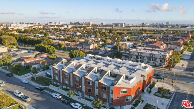 6566 W 85Th Place, Los Angeles CA: https://media.crmls.org/mediaz/fbeb5752-6958-4314-b342-2e9740c186b9.jpg