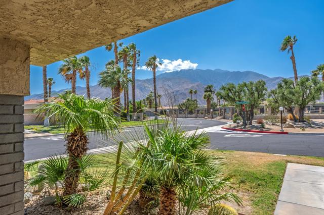 3162 Sunflower N Loop, Palm Springs CA: https://media.crmls.org/mediaz/fbebf544-7a6d-48ba-82e3-4f1da2614756.jpg
