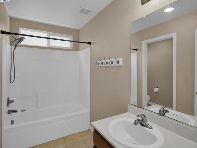 1413 Angus St, Patterson CA: https://media.crmls.org/mediaz/fbec010a-bbf7-42c8-aed8-a03093cd6e7c.jpg