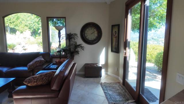 1707 Santa Margarita Drive, Fallbrook CA: https://media.crmls.org/mediaz/fbec33c7-c783-4cb1-9444-0df96f7434f8.jpg