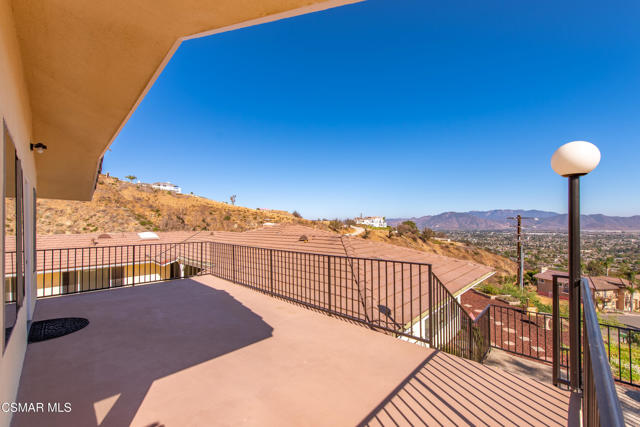 1140 San Clemente Way, Camarillo CA: https://media.crmls.org/mediaz/fbecdfa6-c7c3-4973-8d9e-0fa4efab3b2a.jpg