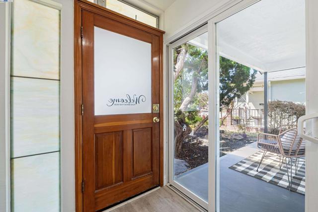 924 Magnolia Dr, Alameda CA: https://media.crmls.org/mediaz/fbed5002-bb00-4f0e-abbd-007c26539dc2.jpg