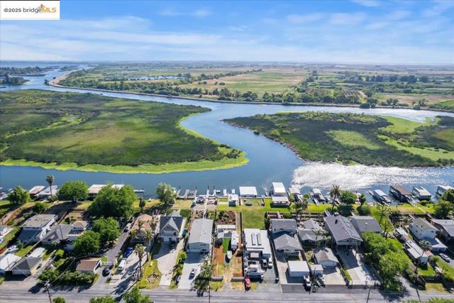 5218 Sandmound Blvd, Oakley CA: https://media.crmls.org/mediaz/fbeda9e6-a817-4b1a-811d-881c0fb7db6c.jpg