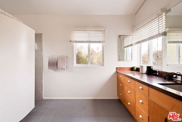 2913 Dell Avenue, Venice CA: https://media.crmls.org/mediaz/fbedbbdc-7f83-4846-a73d-a175c04c96f1.jpg