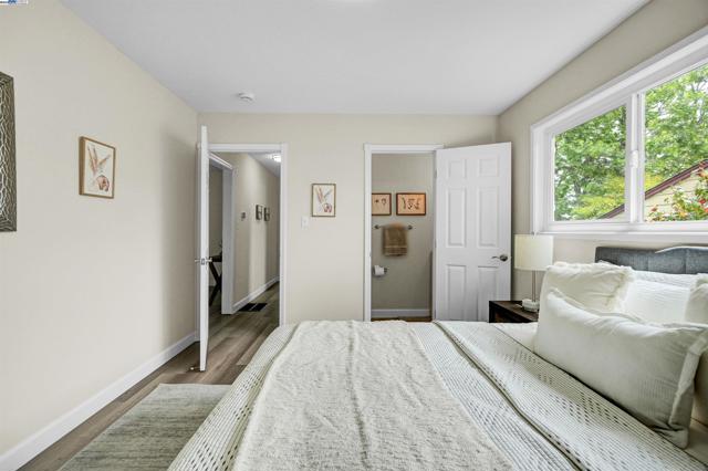 19157 San Miguel Ave, Castro Valley CA: https://media.crmls.org/mediaz/fbee0d26-931e-4718-99fc-7e8836beeca8.jpg
