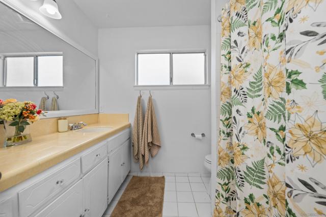 16273 Arena Dr, Ramona CA: https://media.crmls.org/mediaz/fbef2499-3968-4f25-929e-d5028e35545a.jpg