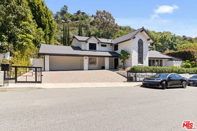 1060 Chantilly Road, Los Angeles, CA 90077