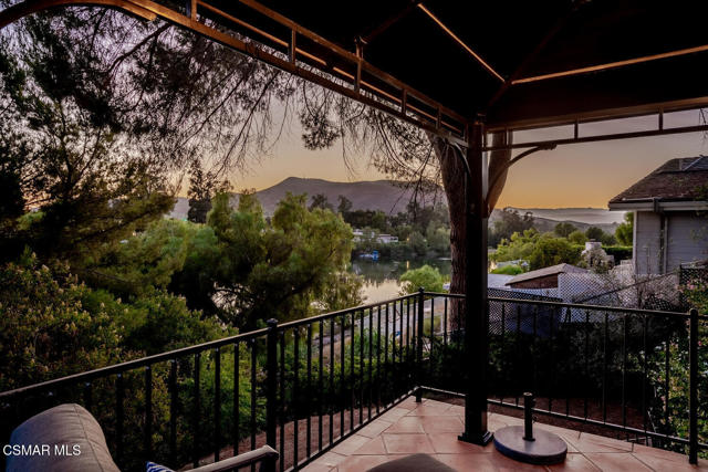 356 Laguna Terrace, Simi Valley CA: https://media.crmls.org/mediaz/fbf070a1-ec3d-4896-8fbb-5297f88cef70.jpg