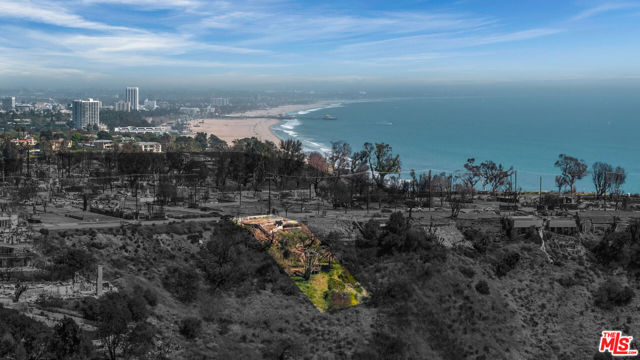 365 Mount Holyoke Avenue, Pacific Palisades CA: https://media.crmls.org/mediaz/fbf081d4-b9b7-4c29-aeb9-af0202d0de12.jpg
