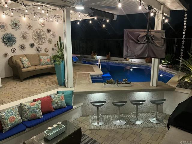 4982 Lassen Drive, Oceanside CA: https://media.crmls.org/mediaz/fbf09dae-37ad-40b7-90cb-233399683b63.jpg