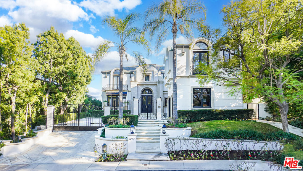 3352 Clerendon Road, Beverly Hills, CA 90210