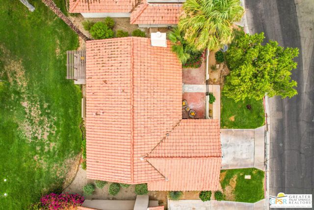 75190 Via Manzano, Palm Desert CA: https://media.crmls.org/mediaz/fbf0c34b-8b26-436a-a561-ee3be02222c0.jpg