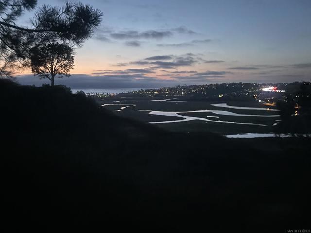 505 N Cedros, Solana Beach CA: https://media.crmls.org/mediaz/fbf14971-6962-422d-b563-fe7feb173ea5.jpg