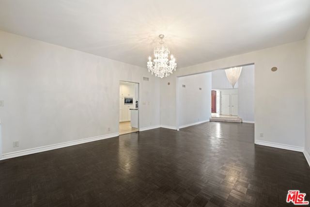 15656 Crownridge Place, Sherman Oaks CA: https://media.crmls.org/mediaz/fbf18231-065b-4222-9a59-b6f1b1bc6467.jpg