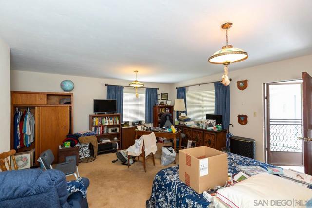 231 E, Coronado CA: https://media.crmls.org/mediaz/fbf19a7d-7b99-4ceb-ba86-5ade64c0d92e.jpg
