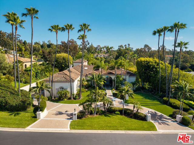 16727 Camino Sierra Del Sur Drive, Rancho Santa Fe CA: https://media.crmls.org/mediaz/fbf1cf7c-5662-4dda-98c2-0c83b6f96dbc.jpg