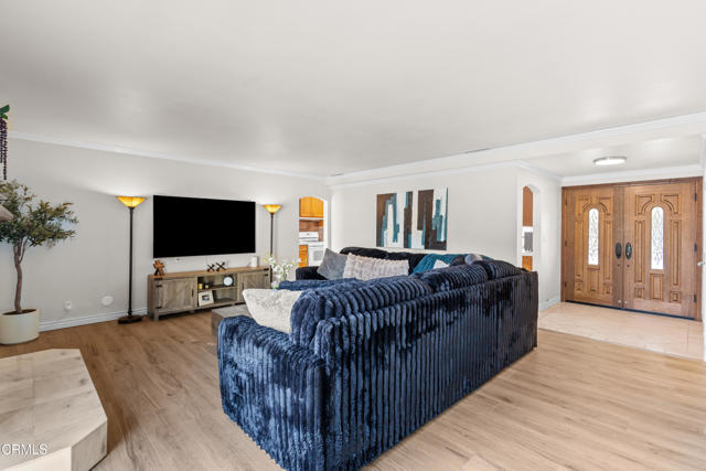 Detail Gallery Image 7 of 45 For 1036 Stanford Dr, Simi Valley,  CA 93065 - 5 Beds | 2/1 Baths