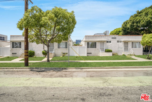2415 Arizona Avenue, Santa Monica CA: https://media.crmls.org/mediaz/fbf28138-834e-40cf-9062-87d6c9dbd681.jpg