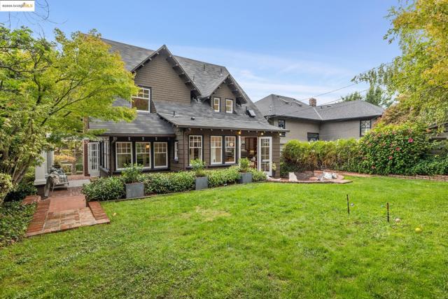 118 Hillside Ave, Piedmont CA: https://media.crmls.org/mediaz/fbf28758-307b-41fc-88e5-f5e6d5db6648.jpg
