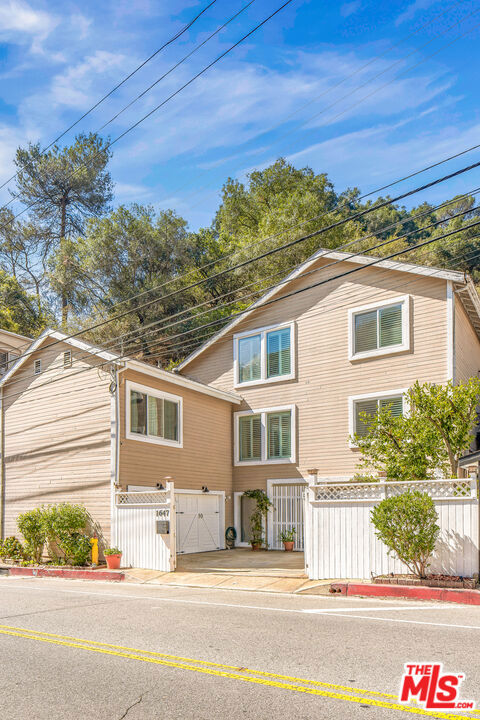 1647 N Beverly Glen Boulevard, Los Angeles CA: https://media.crmls.org/mediaz/fbf2da29-577f-4d90-9a06-efa7983a8d0d.jpg